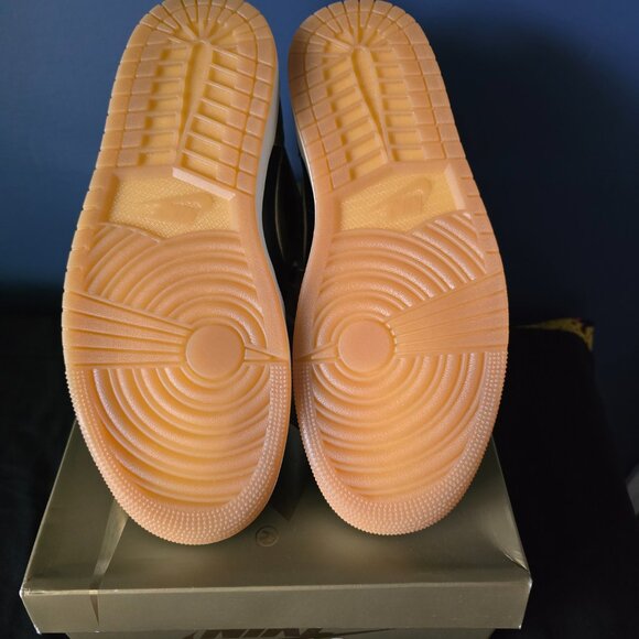 Air Jordan 1 Retro OG High Black Gold Size 9.5 - Picture 4 of 5